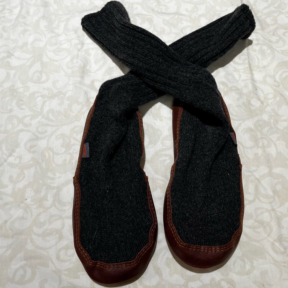 ACORN WOOL & LEATHER SLIPPER SOCKS IN GREY/BROWN
